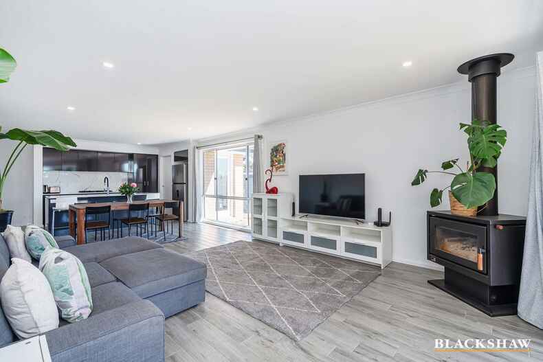 3 Lark Close Collector 3 Lark Close Collector