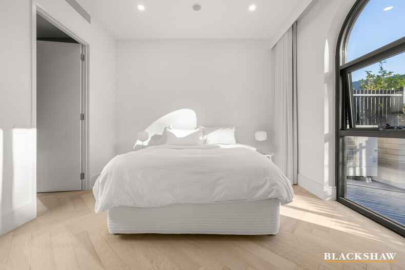 6/9 Lady Nelson Place Red Hill