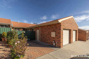 17/3 Peron Place Banks