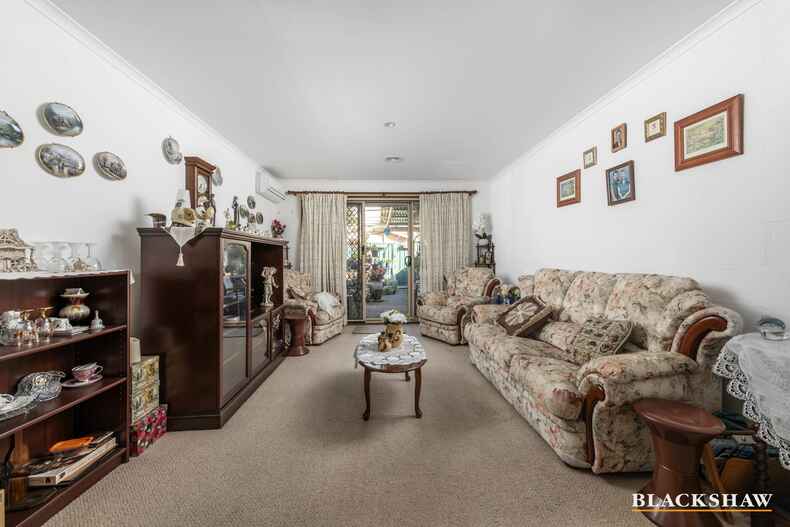 17/3 Peron Place Banks