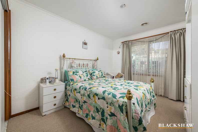 17/3 Peron Place Banks