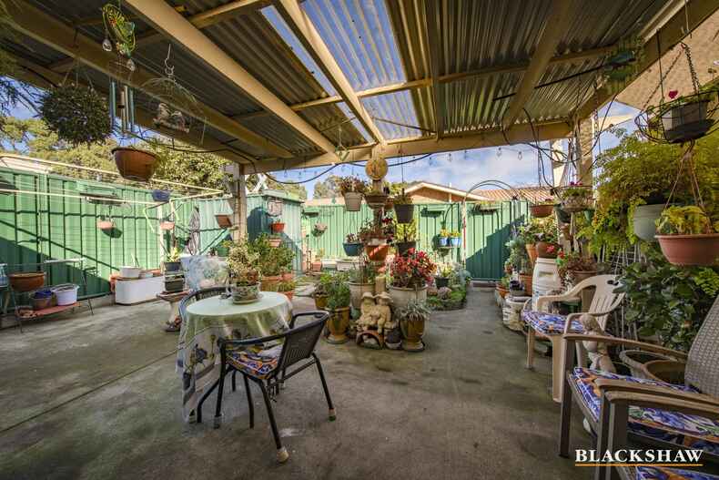 17/3 Peron Place Banks