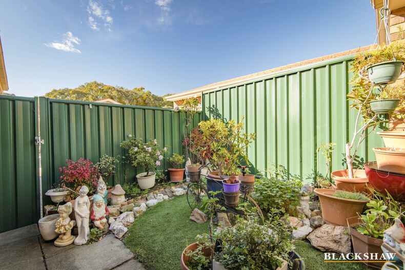 17/3 Peron Place Banks