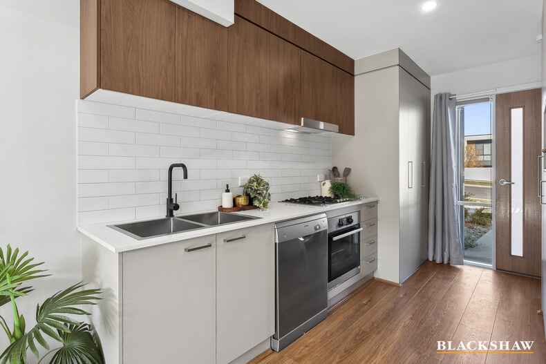 31/2 Hoffmann Street Moncrieff 31/2 Hoffmann Street Moncrieff