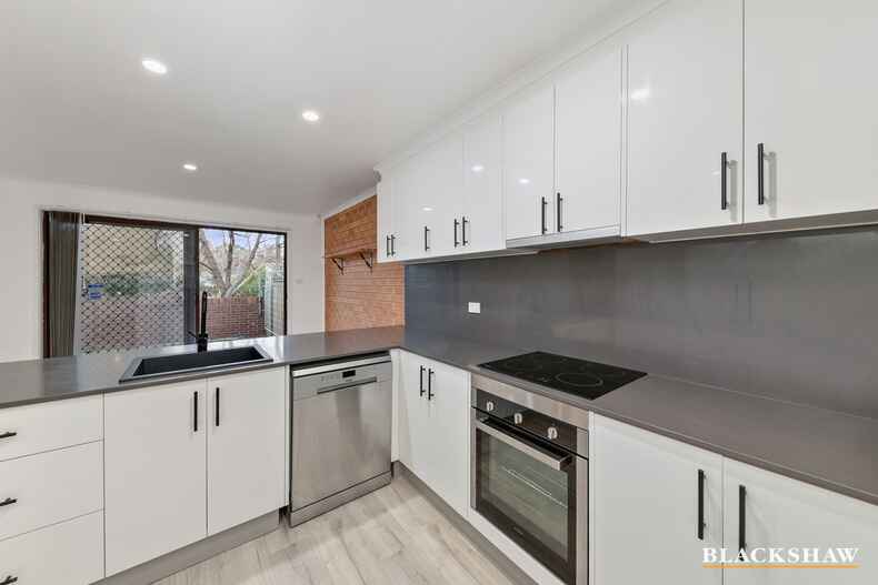 2/23 Mansfield Place Phillip