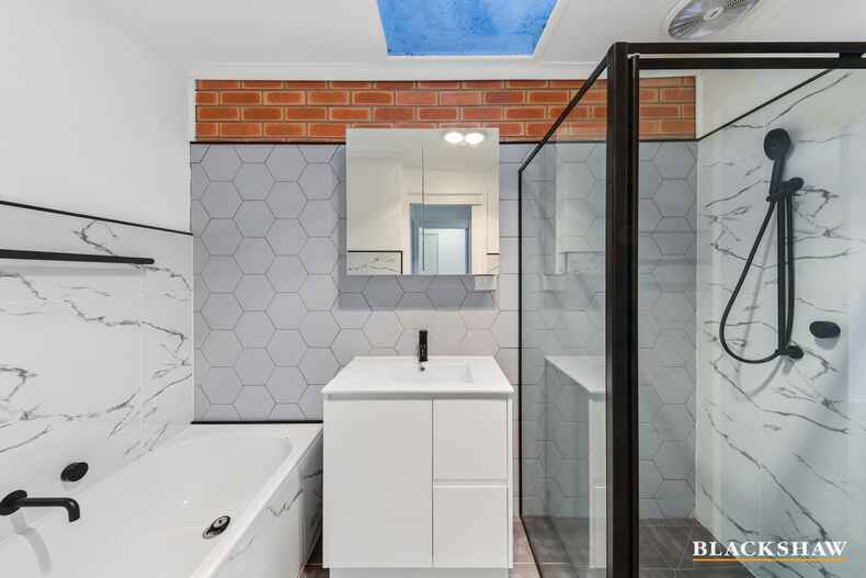 2/23 Mansfield Place Phillip