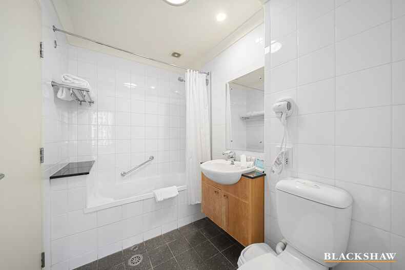 308/2 Akuna Street City