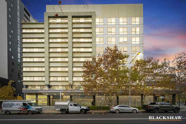 308/2 Akuna Street City