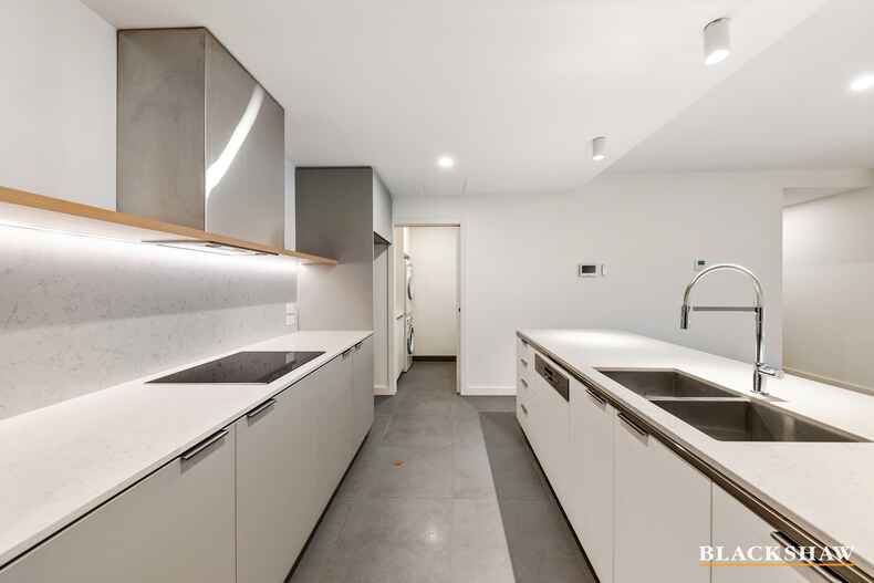 13/22 Canberra Avenue Forrest