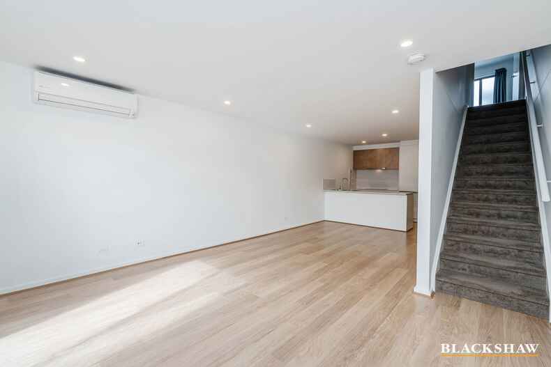 2/1 Taggart Terrace Coombs