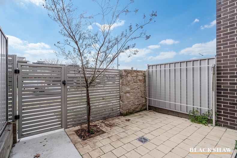 2/1 Taggart Terrace Coombs