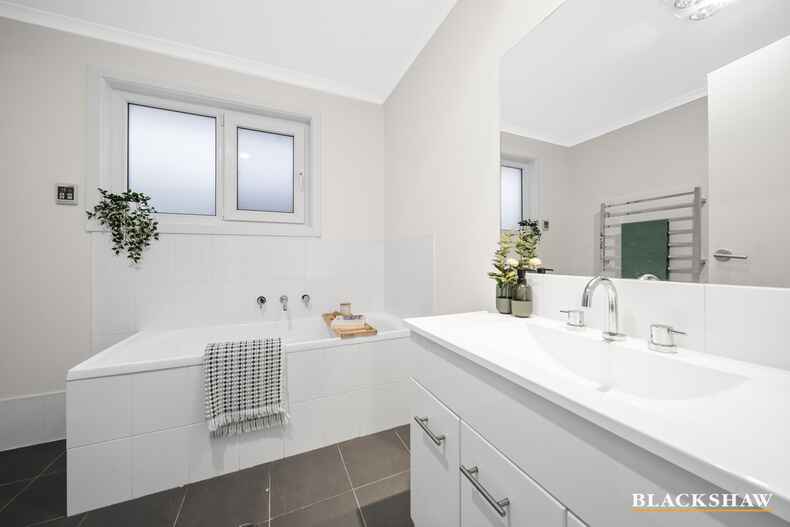 3 Dagmar Berne Street Macgregor 3 Dagmar Berne Street Macgregor