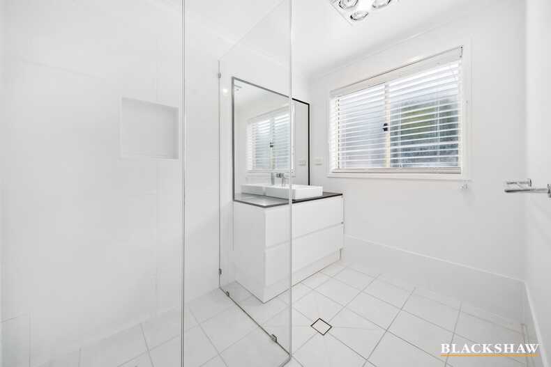 2/7-9 Walker Crescent Jerrabomberra