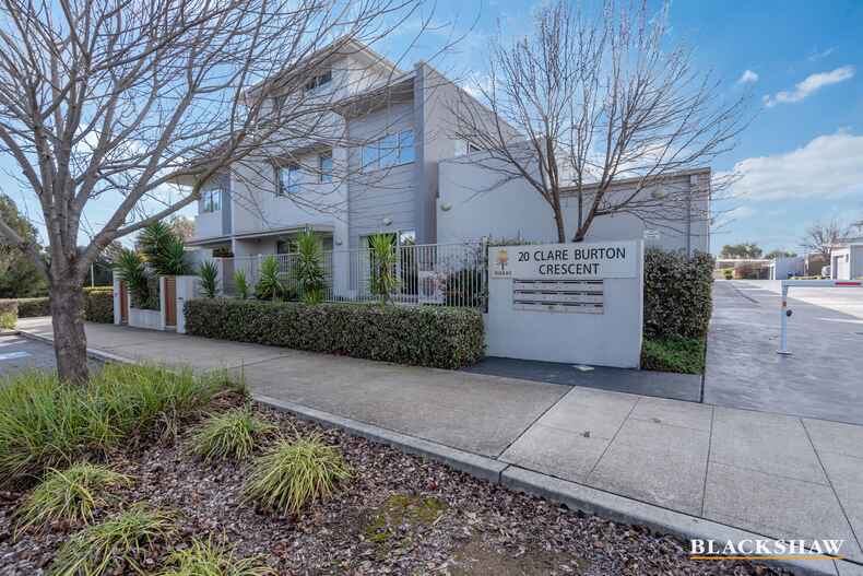 9/20 Clare Burton Crescent Franklin