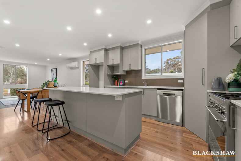 48 De Graaff Street Holder