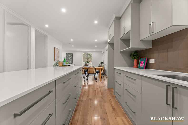 48 De Graaff Street Holder