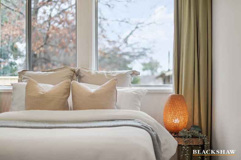 48 De Graaff Street Holder