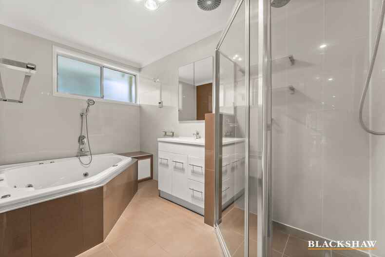 48 De Graaff Street Holder