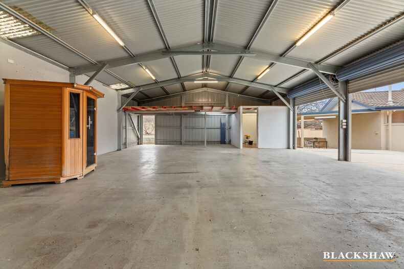 48 De Graaff Street Holder