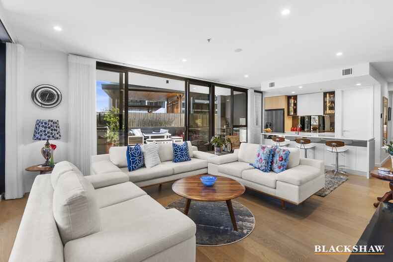 180/44 Constitution Avenue Parkes