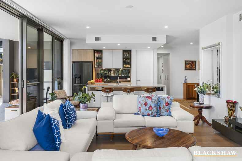 180/44 Constitution Avenue Parkes