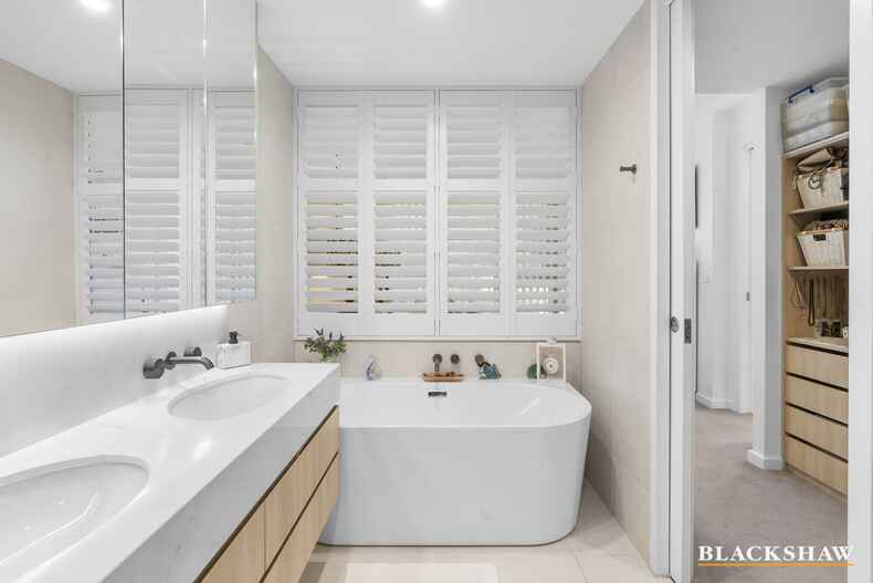 180/44 Constitution Avenue Parkes