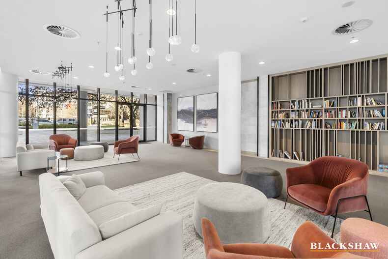 180/44 Constitution Avenue Parkes