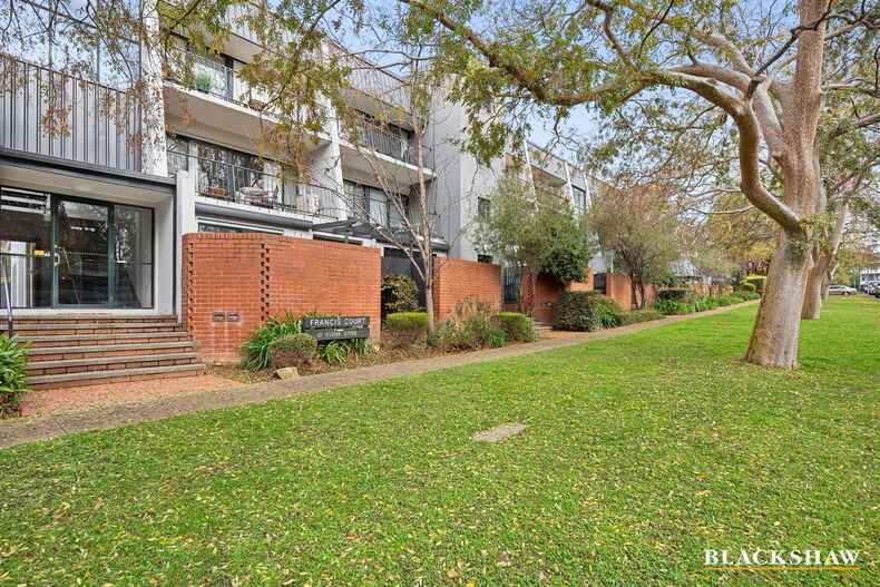 19/10 Ovens Street Griffith