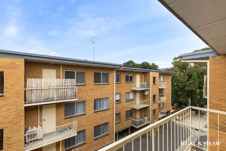 11/18 Booth Street Queanbeyan