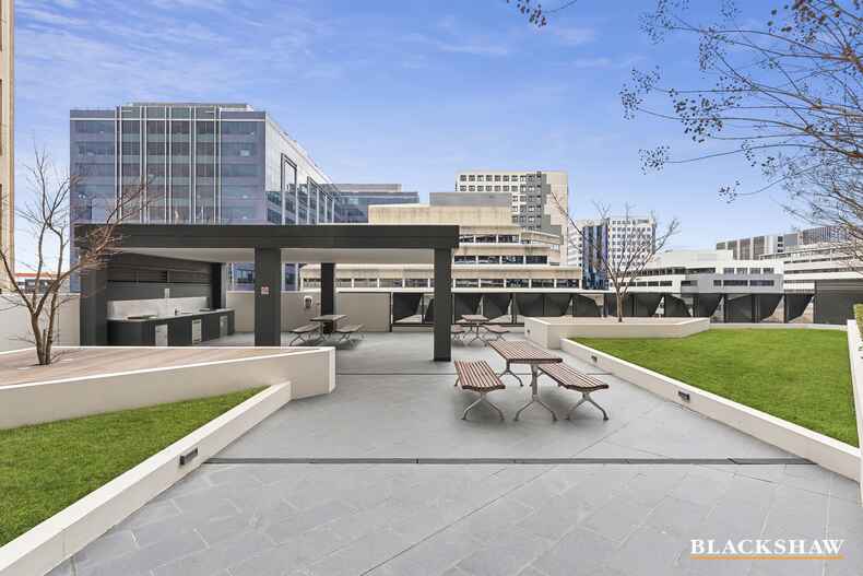 18/45 West Row City 18/45 West Row City