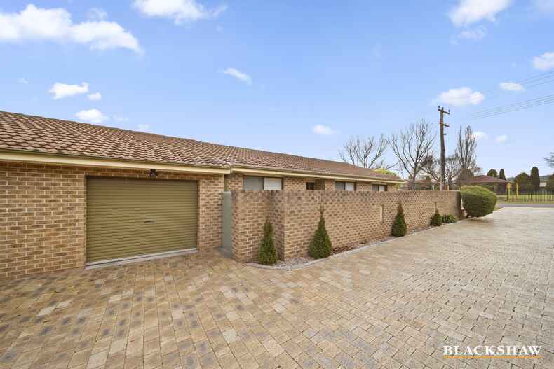 1 & 2/39 Molonglo Street Queanbeyan East