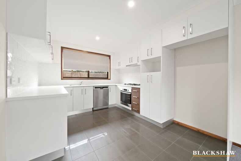 1 & 2/39 Molonglo Street Queanbeyan East