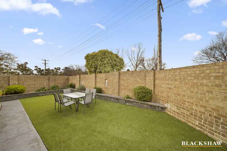 1 & 2/39 Molonglo Street Queanbeyan East