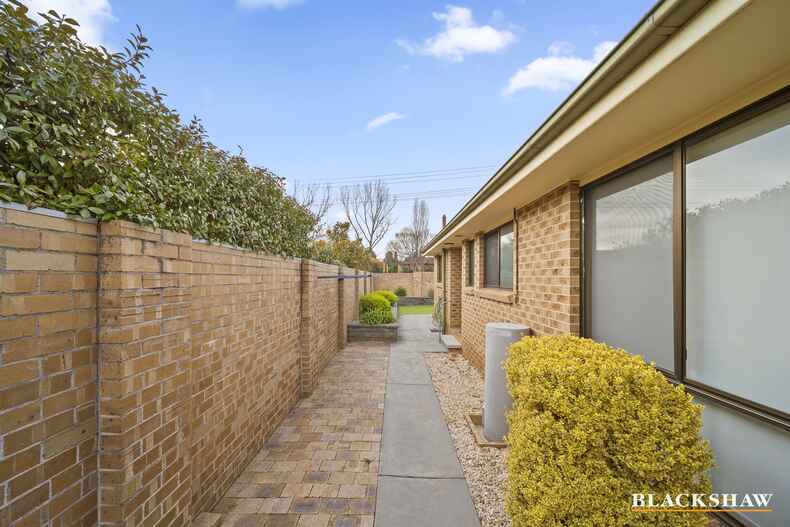 1 & 2/39 Molonglo Street Queanbeyan East