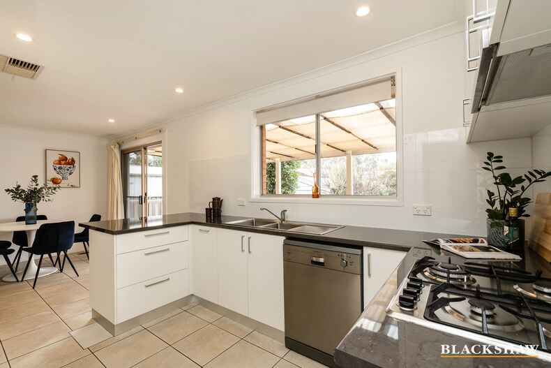 4 Antares Crescent Giralang