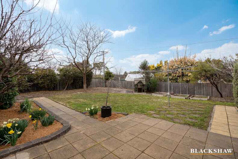 4 Antares Crescent Giralang