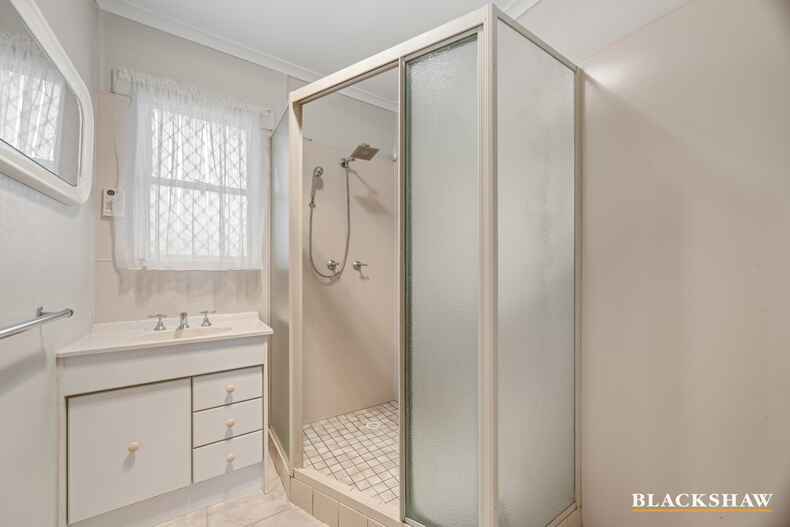 28  Walker Crescent Griffith