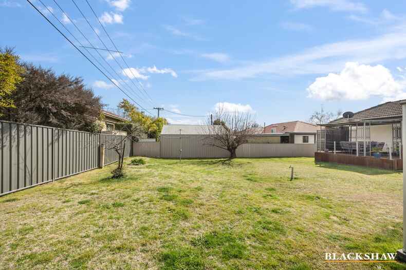 28  Walker Crescent Griffith