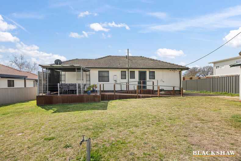 28  Walker Crescent Griffith