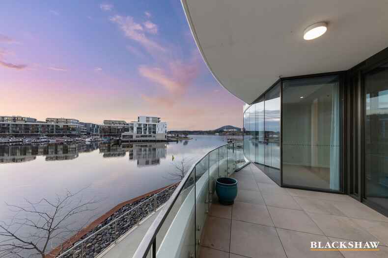 102/45 Honeysett View Kingston