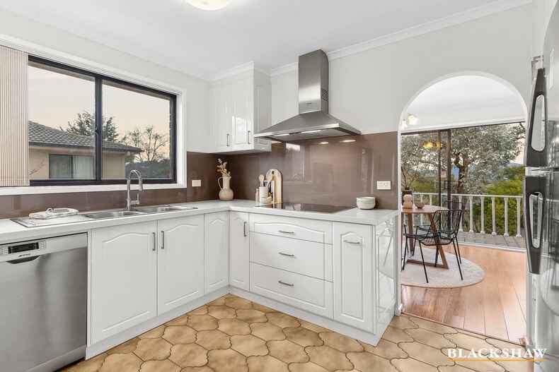 8 Meston Place Fadden 8 Meston Place Fadden