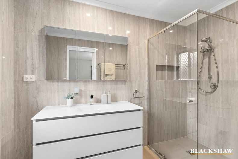 8 Meston Place Fadden 8 Meston Place Fadden