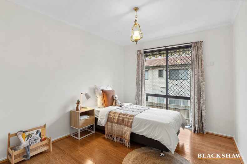 8 Meston Place Fadden 8 Meston Place Fadden