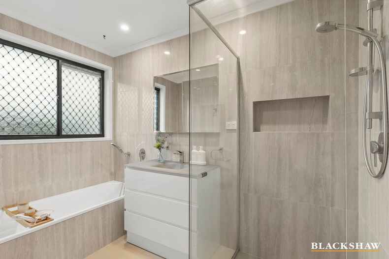 8 Meston Place Fadden 8 Meston Place Fadden