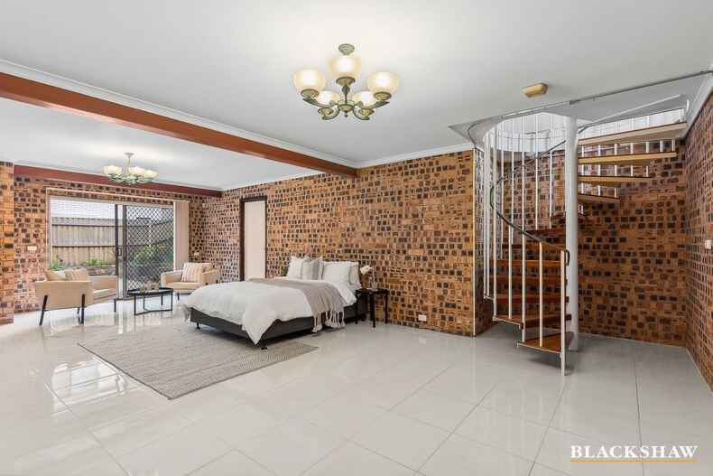 8 Meston Place Fadden 8 Meston Place Fadden