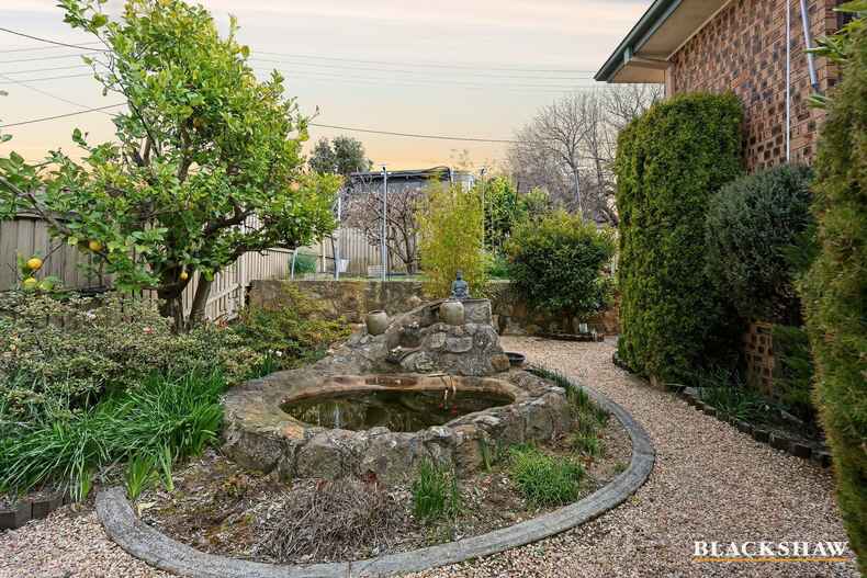 8 Meston Place Fadden 8 Meston Place Fadden