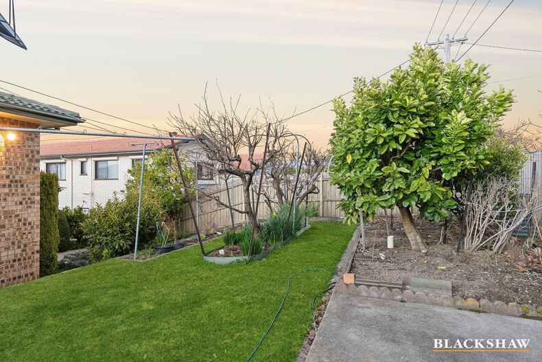 8 Meston Place Fadden 8 Meston Place Fadden
