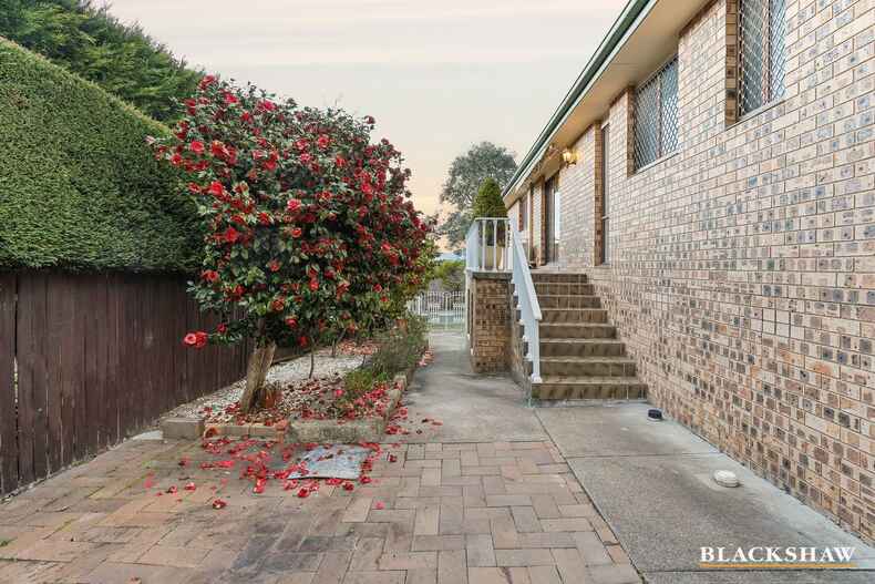 8 Meston Place Fadden 8 Meston Place Fadden
