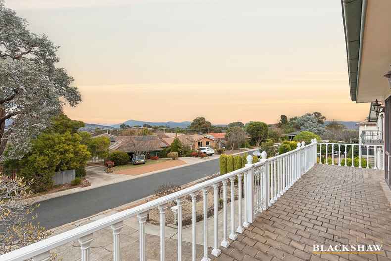 8 Meston Place Fadden 8 Meston Place Fadden