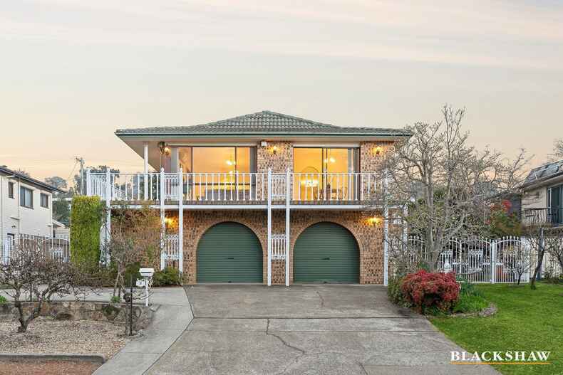 8 Meston Place Fadden 8 Meston Place Fadden